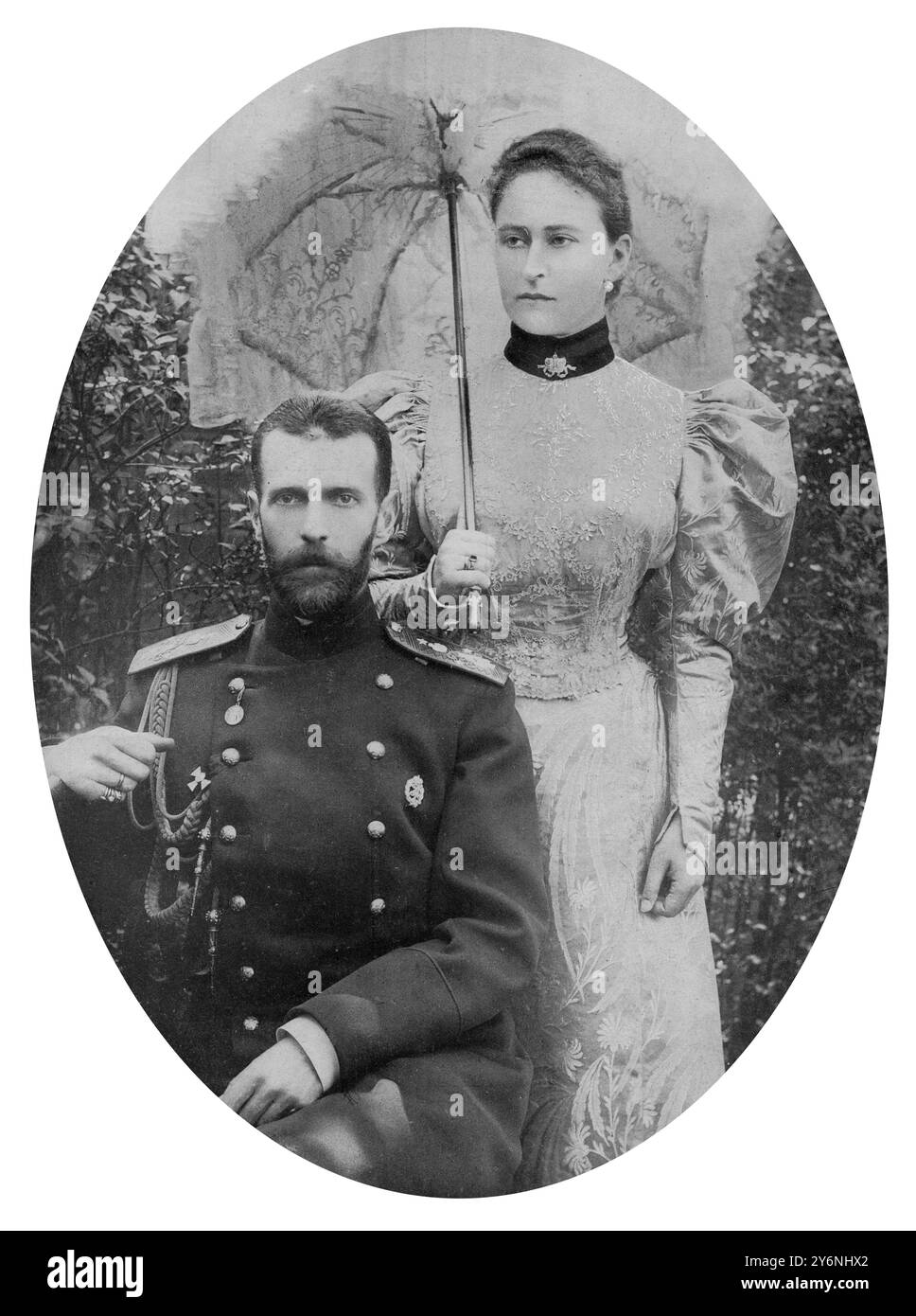 L'assassinio di un tiranno, il granduca Sergio di Russia. Qui mostrato con la sua coraggiosa moglie, la principessa Elisabetta d'Assia Darmstadt sorella della zarina. Il Granduca fu assassinato da una bomba a Mosca il 17 febbraio. Sua altezza imperiale era per matrimonio nipote di re Edoardo, sua moglie era nipote del re, figlia della defunta principessa Alice d'Assia Darmstadt. Sentendo il rapporto dell'esplosione, i Granducati si precipitarono in strada e si gettarono sui resti mutilati di suo marito. 1905 Foto Stock