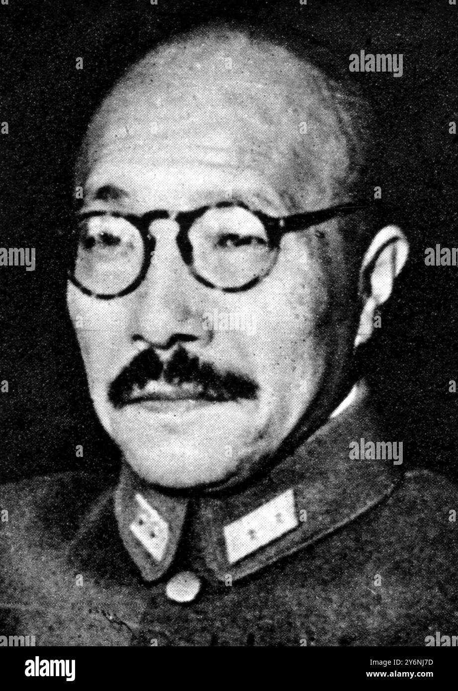 Generale Tojo Ministro della Guerra giapponese e Premier al tempo di Pearl Harbour ©2004 Topfoto Tojo, Hideki (o Eiki Tojo) dittatore, generale e politico giapponese; capo di stato maggiore dell'esercito giapponese a Kwantung 1937-1940; ministro della guerra giapponese 1940-1941; primo ministro del Giappone 1941-1944; rassegnato; giustiziato per crimini di guerra  1885-1948 Foto Stock