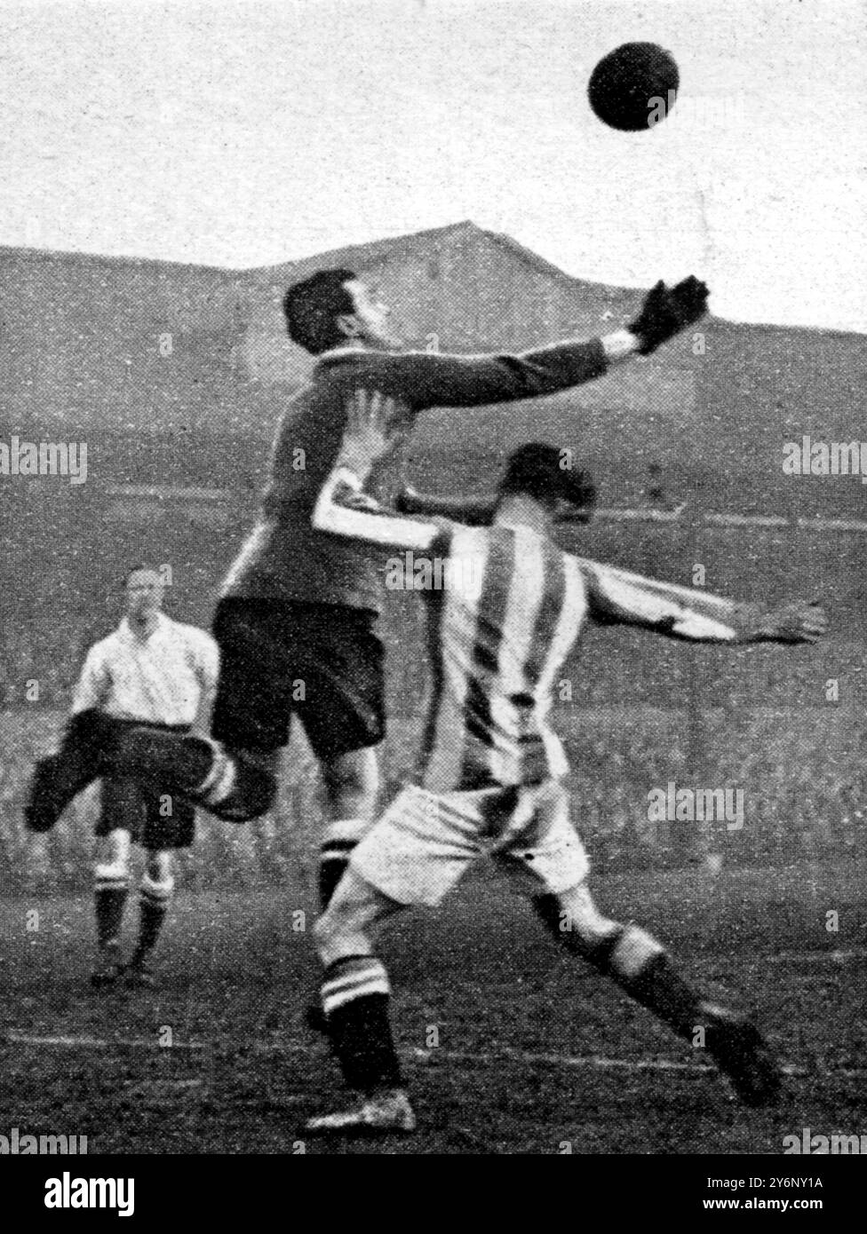 Corinthian contro Brighton e Hove Albion: Dilettanti contro professionisti in una grande Coppa - Tie 'Replay?: I Corinzi picchiati.: Lavoro più brillante di Baker il Corinthian 'Goealie' 'Saving?. 27 gennaio 1923 Foto Stock