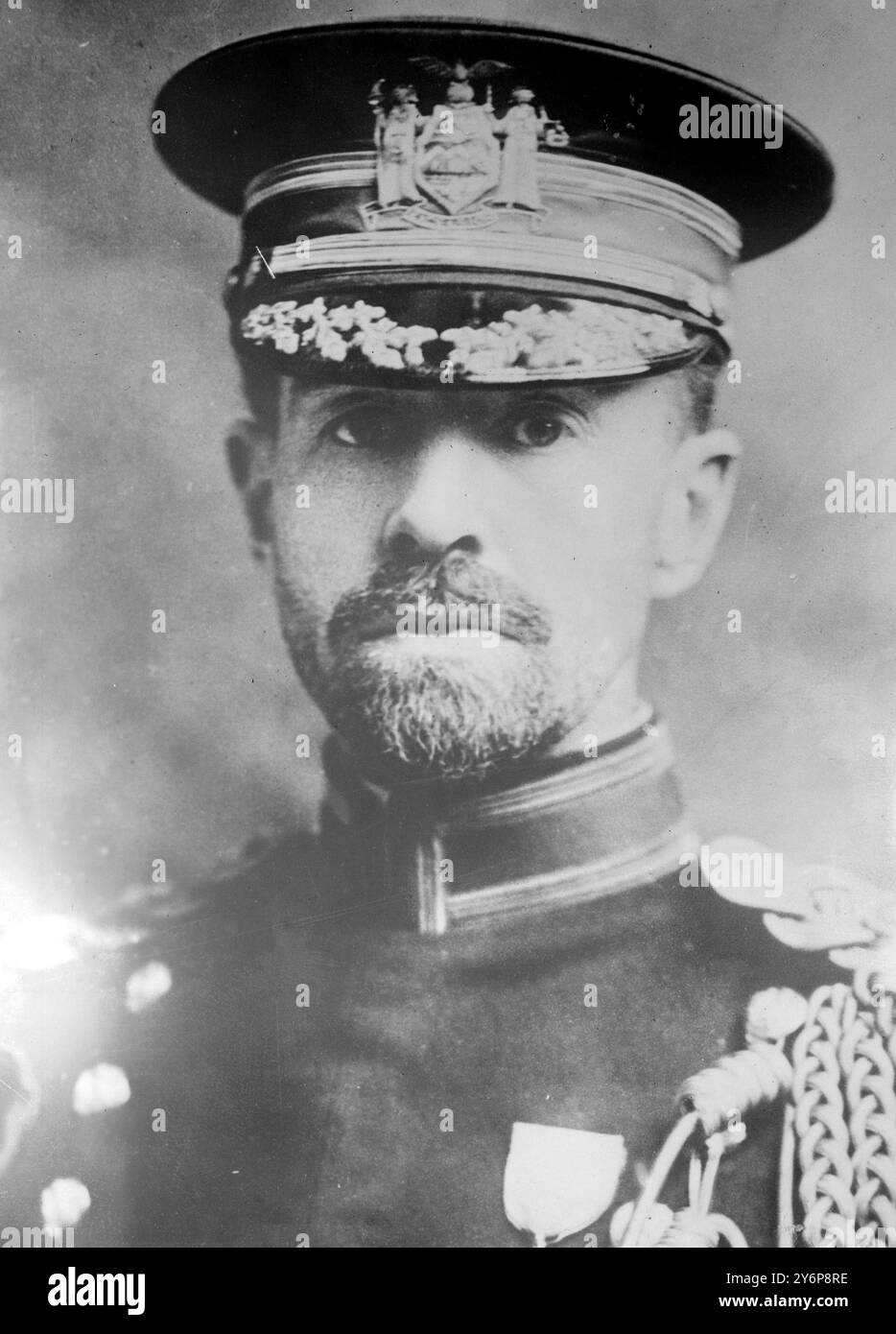 Colonnello Cornelius Vanderbilt, il noto milionario americano, che è rimasto con sua moglie e sua figlia nella residenza di Earl Brownlow a Carlton House Terrace.e. 1921 Foto Stock