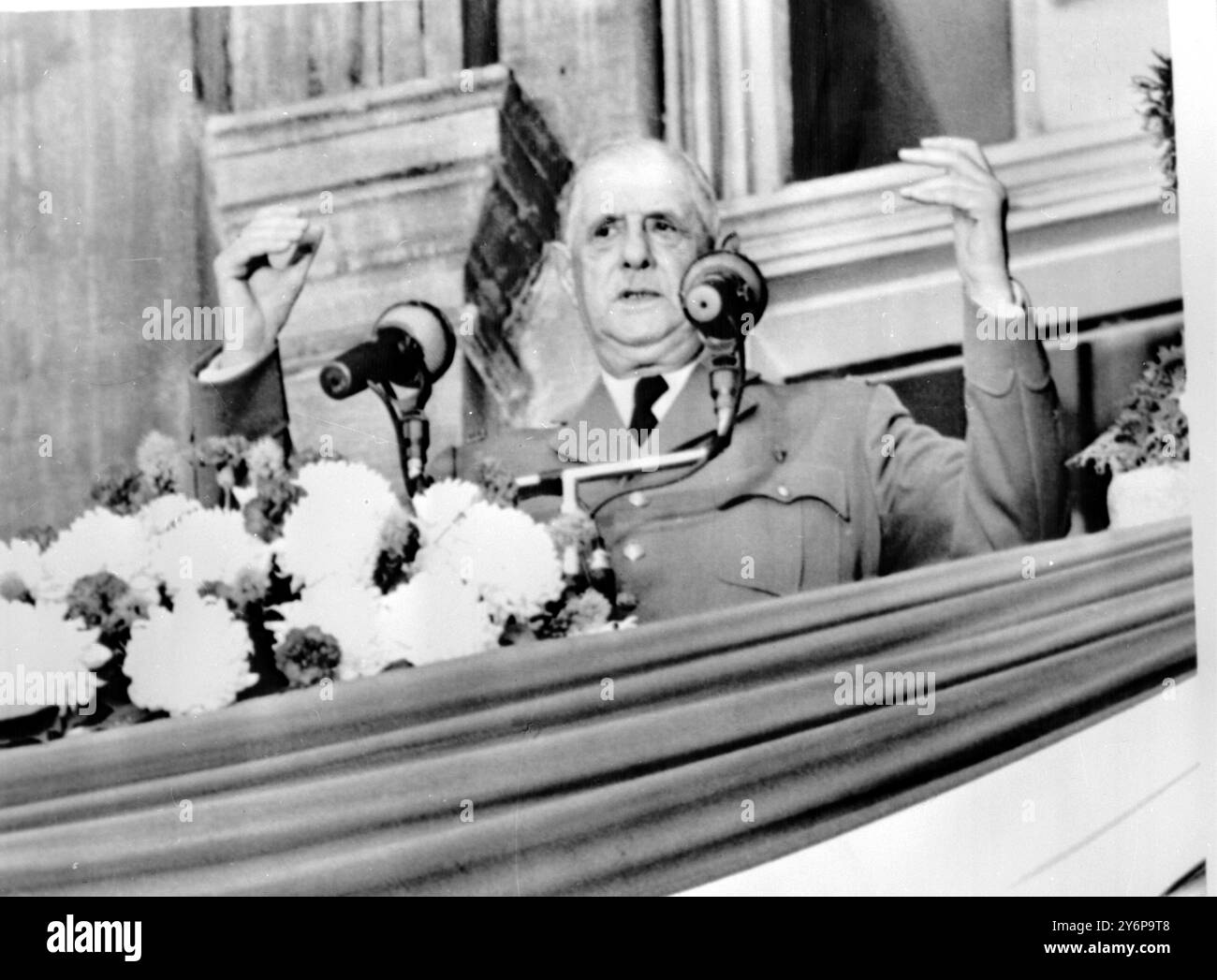 Montreal, Canada: Commenti del presidente francese generale De Gaulle in un discorso qui ieri sera - 24 luglio quando gridò "vive le Quebec, vive Quebec dal resto del Canada vive le Canada Francois e vive la France" sta destando preoccupazione in Canada. Oggi ad Ottawa si dice che Lester Pearson, primo ministro canadese , sia profondamente preoccupato per il suo discorso pronunciato qui ieri sera. Il generale disse ai canadesi francesi che avrebbero dovuto essere i loro padroni e paragonato la provincia del Québec a una nazione emergente per l'indipendenza Foto Stock