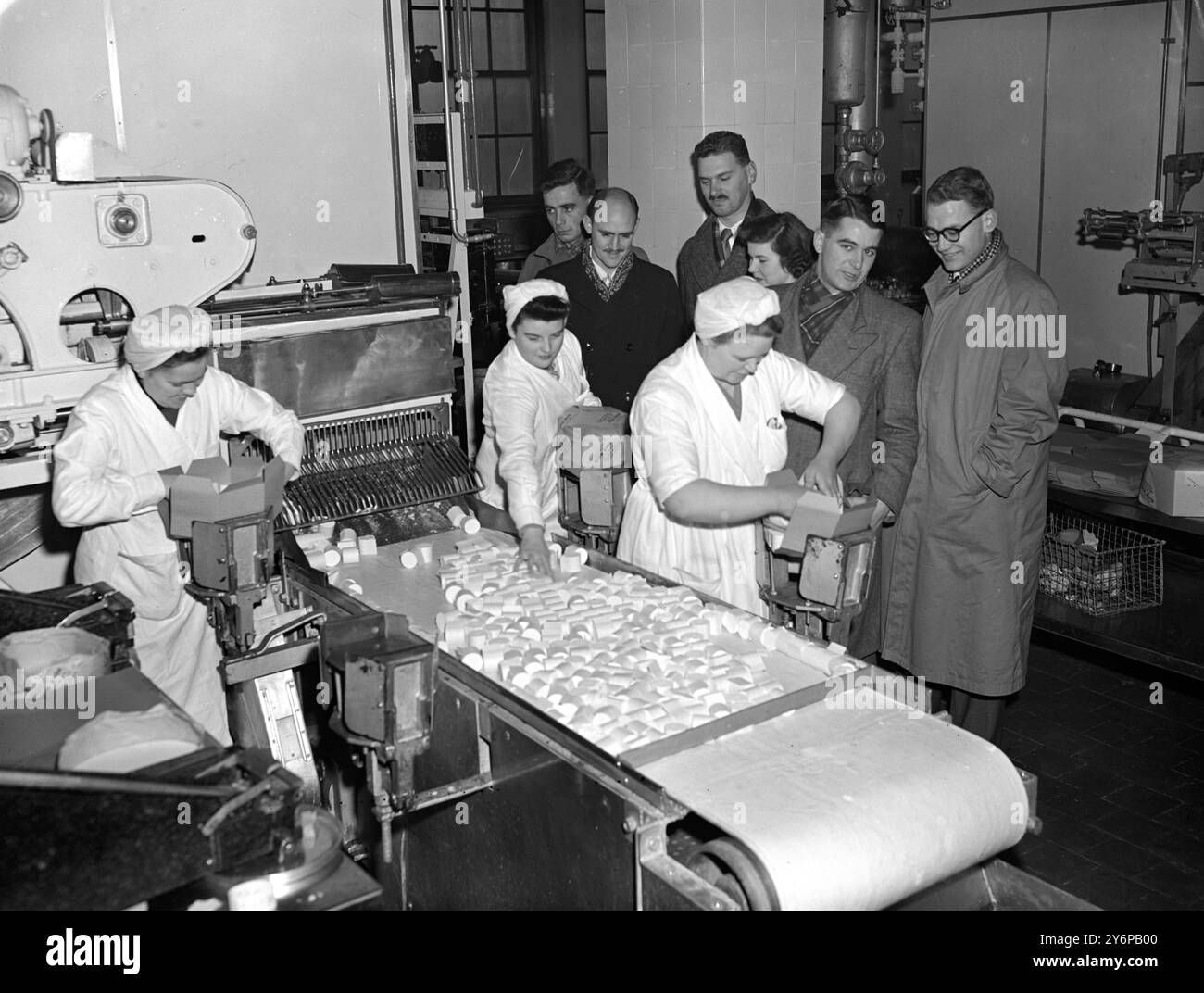 Visita alla gelateria J Lyons and Company 1952 Foto Stock