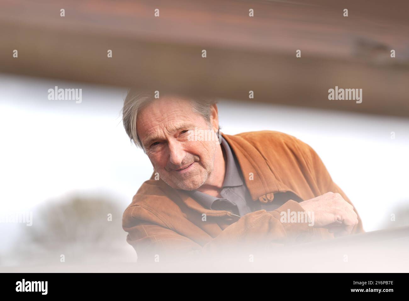 Amburgo, Germania. 25 settembre 2024. L'attore Helmut Zierl si trova sull'Outer Alster al molo del ristorante Bobby Reich. L'attore compie 70 anni il 6 ottobre. Crediti: Marcus Brandt/dpa/Alamy Live News Foto Stock