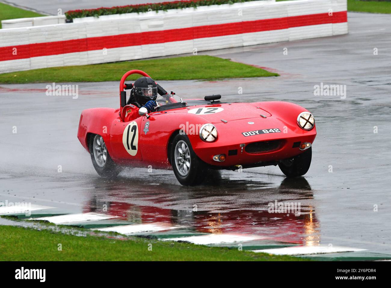 Ding Boston, Elva Courier, Fordwater Trophy, una gara di venticinque minuti per auto GT e sportive che ha gareggiato nell'anno Foto Stock