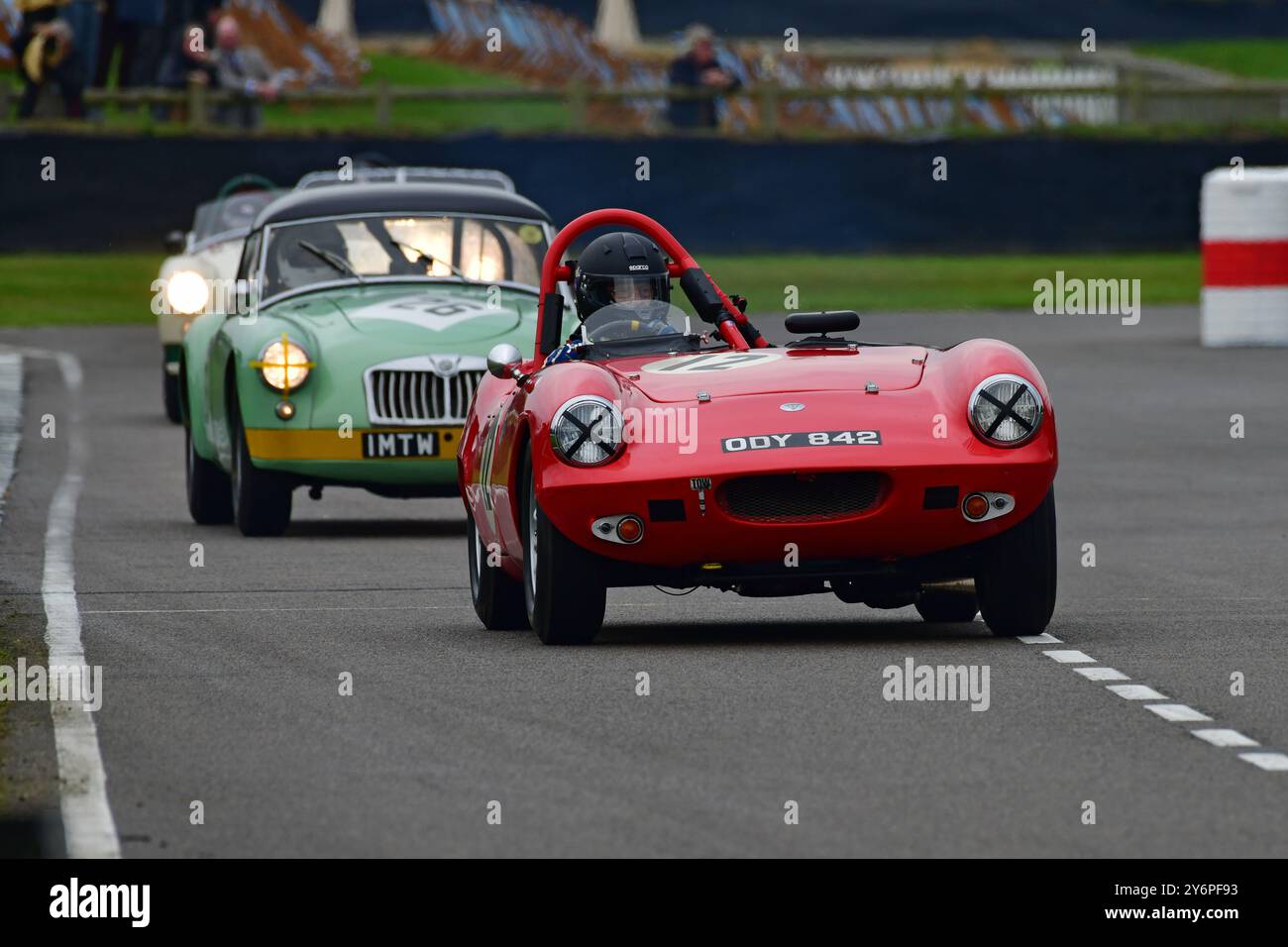Ding Boston, Elva Courier, Fordwater Trophy, una gara di venticinque minuti per auto GT e sportive che ha gareggiato nell'anno Foto Stock