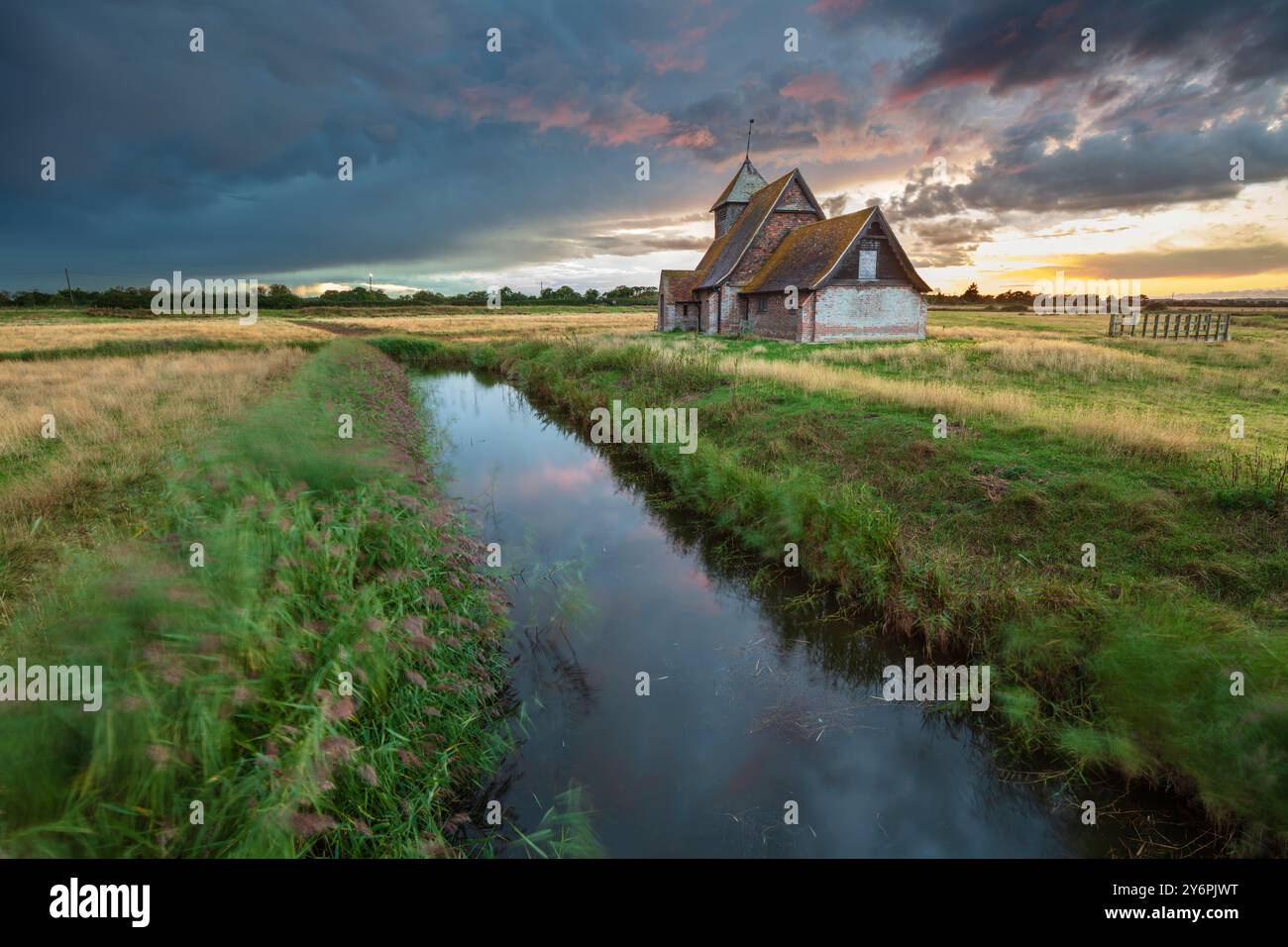 St Thomas Becket Church on Romney Marsh at Sunset, Fairfield, Brookland, Kent, Inghilterra, Regno Unito, Europa Foto Stock