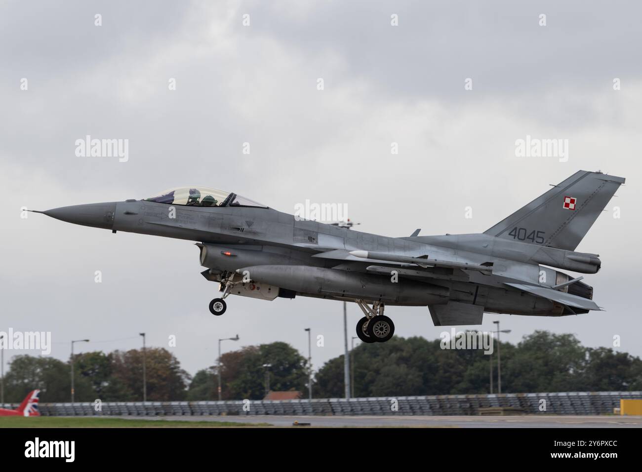 General Dynamics F-16 Fighting Falcon dell'aeronautica polacca atterra durante l'esercitazione di Cobra Warrior 24-2 Royal Air Force Waddington presso la Royal Air Force Station Waddington, Waddington, Regno Unito, 26 settembre 2024 (foto di Cody Froggatt/News Images) Foto Stock