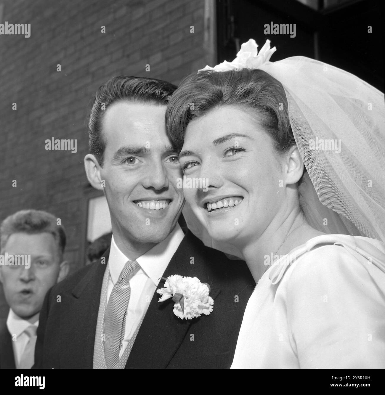 VALERIE CACCIA PATTINATORE SU GHIACCIO SPOSI PETE BURROWS / ; 19 GIUGNO 1962 Foto Stock