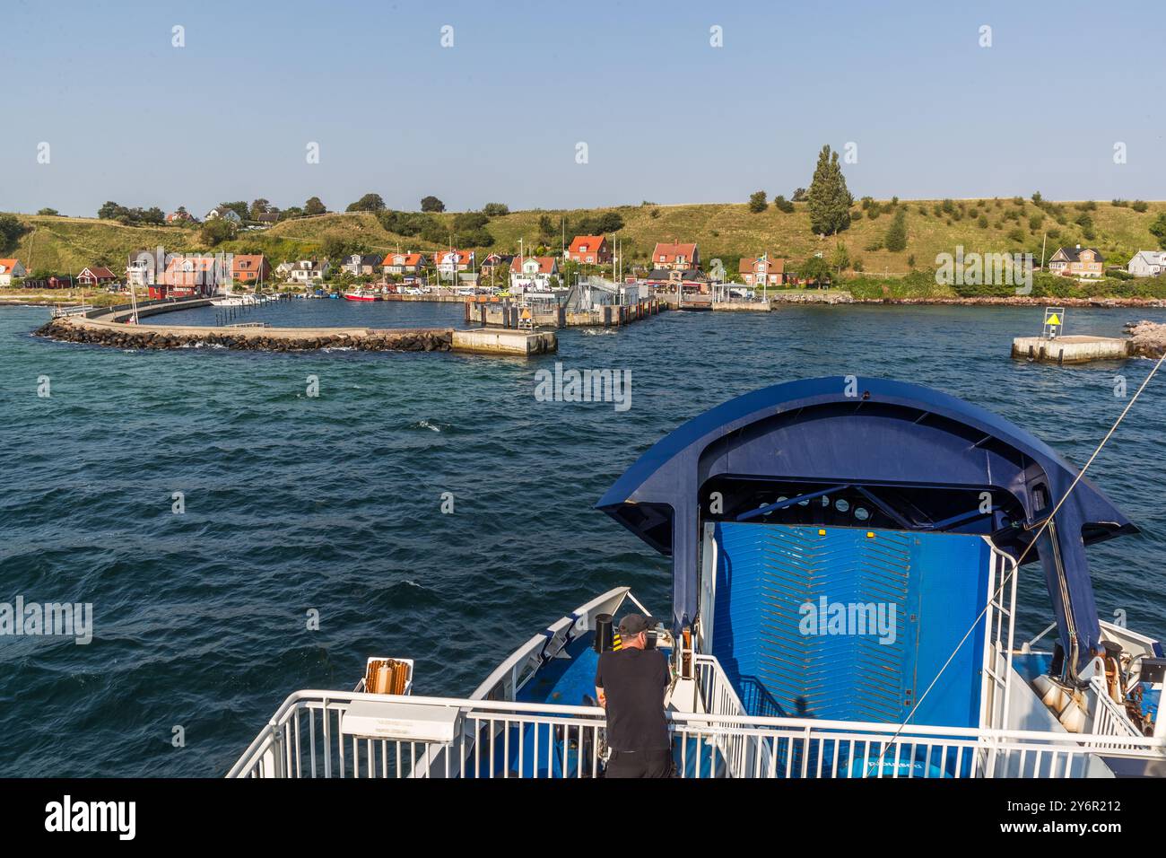 Entrata nel porto di Bäckviken sull'isola di Ven in traghetto da Landskrona, provincia di Skåne. Landsvägen, Landskrona kommun, Svezia Foto Stock