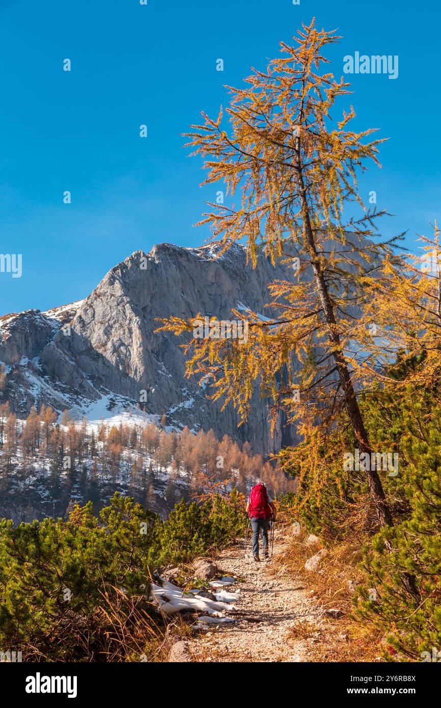 Ottobre trekking nelle montagne della Val Pesarina, Friuli-Venezia Giulia. Foto Stock