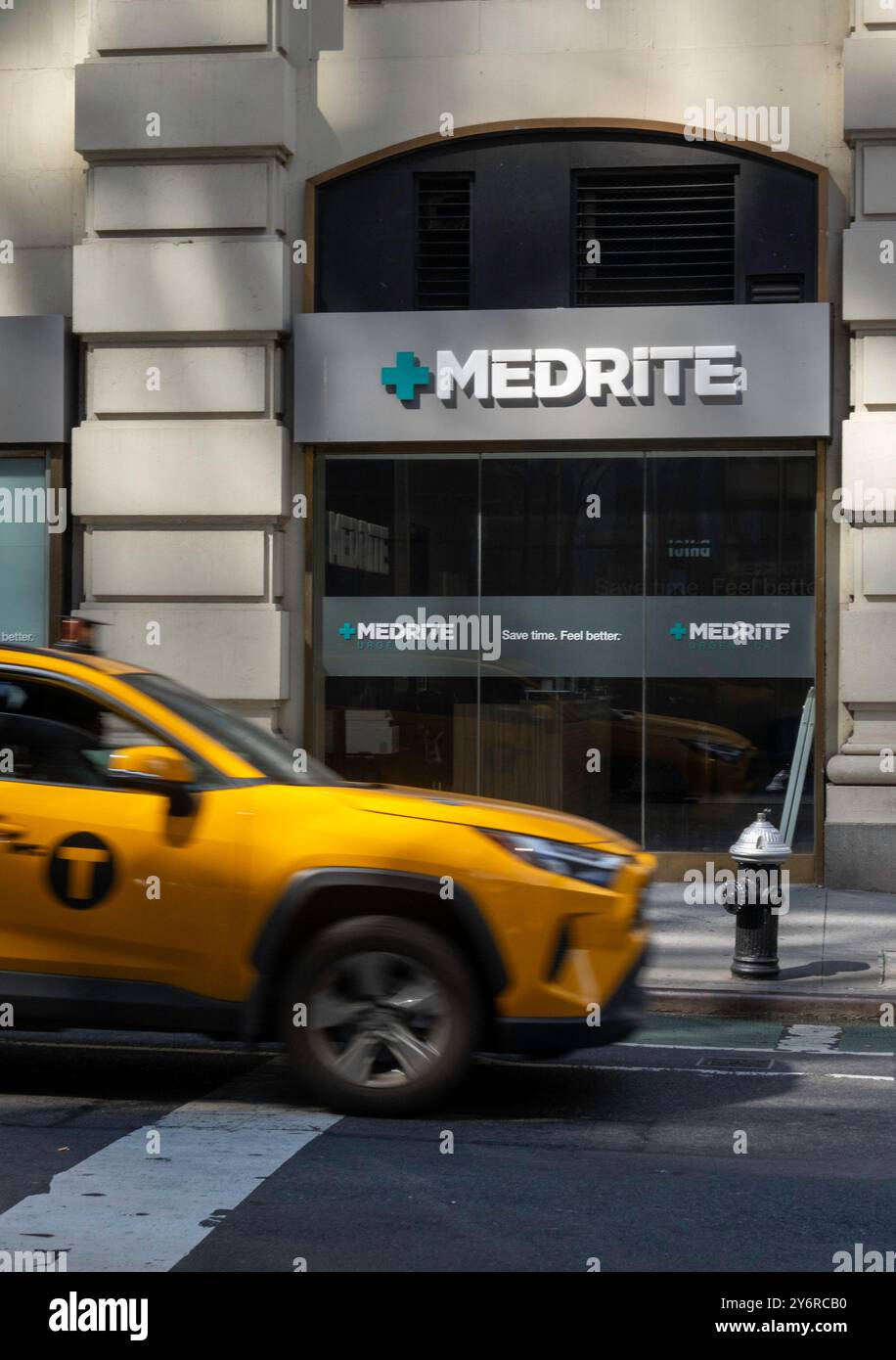 +MEDRITE è una struttura di pronto soccorso sulla 5th Ave., New York City, 2024, USA Foto Stock