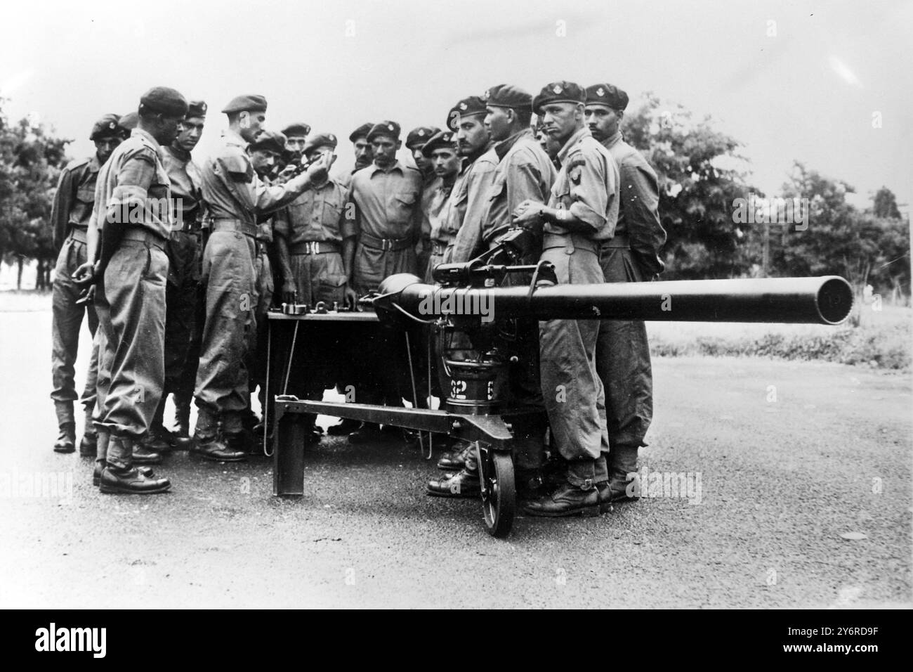 TRUPPE INDIAN ONU SOLDIERS REC ISTRUZIONI DA SERGANT ELISABETHVILLE; 16 APRILE 1962 Foto Stock