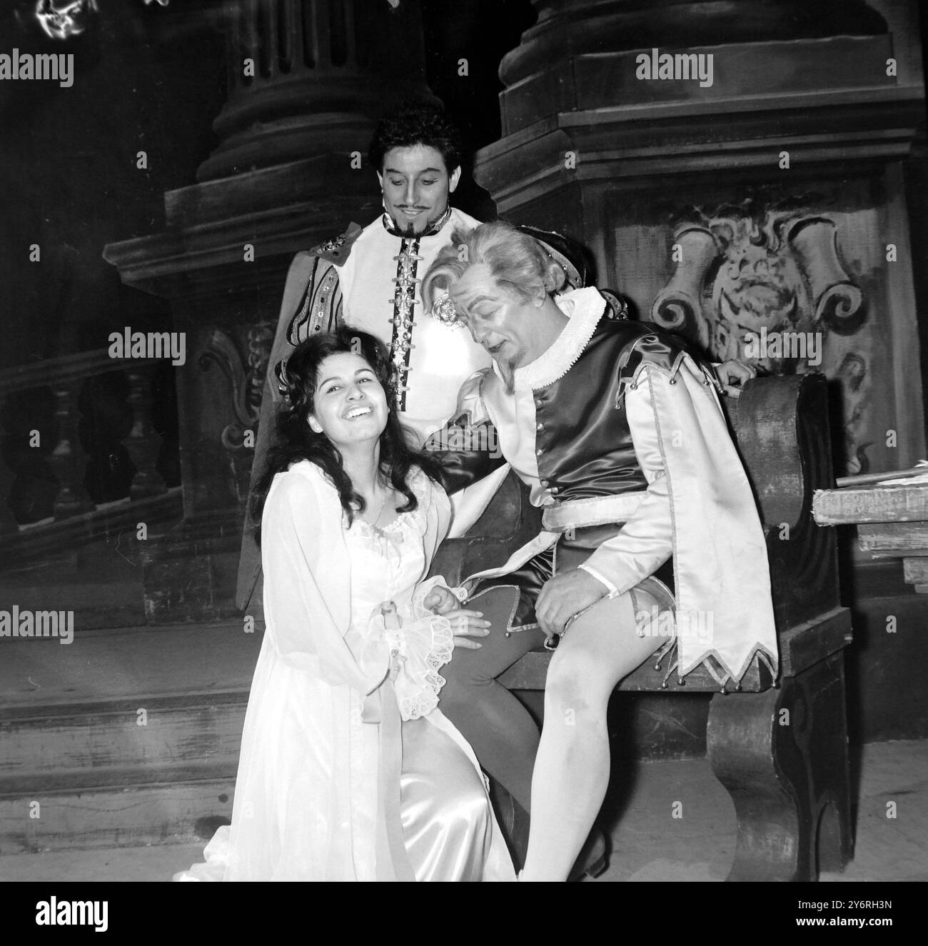 RENATO CIONI CON IVANA TOSINI & JOHN SHAW / 28 MARZO 1962 Foto Stock