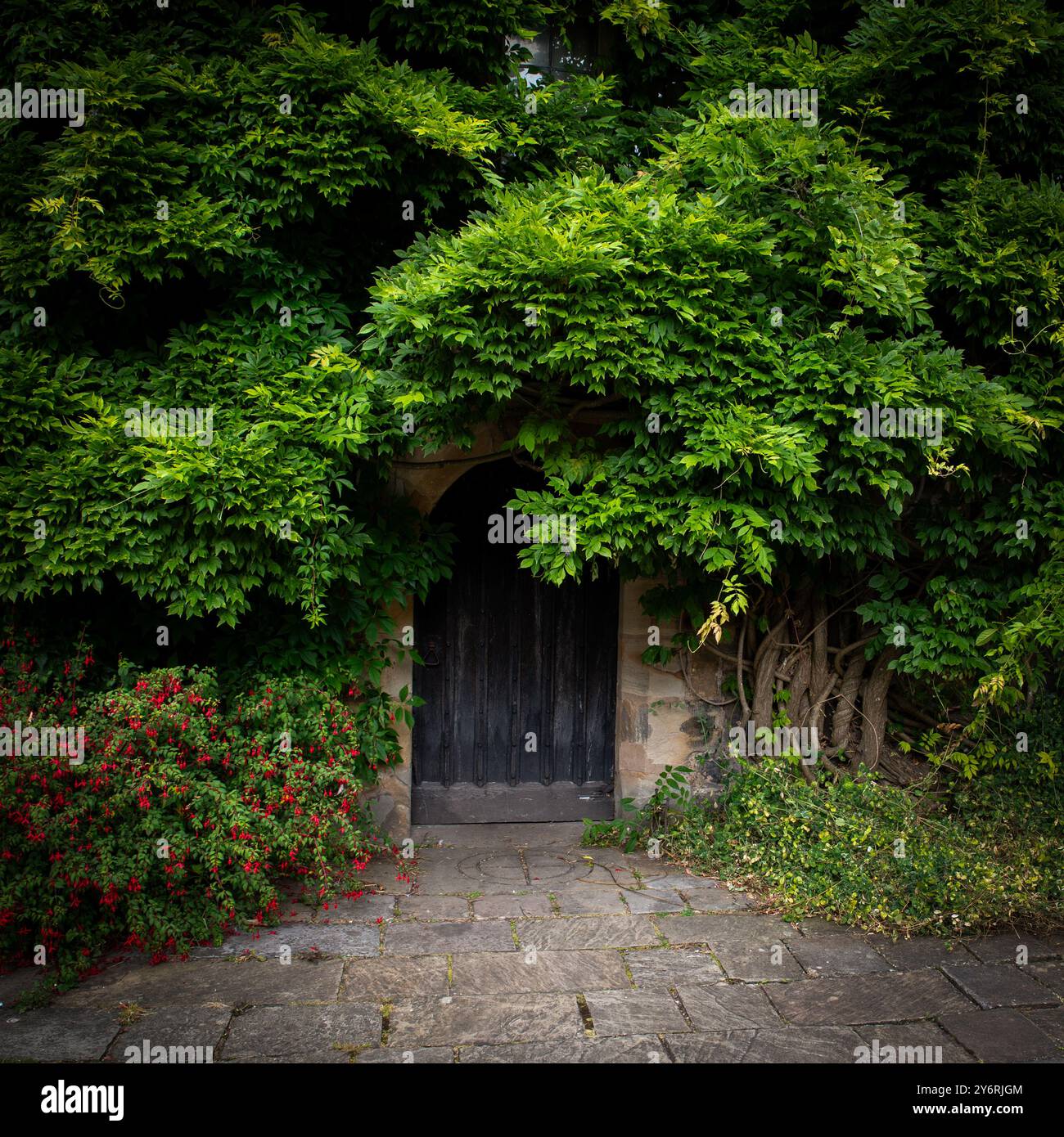 Porta del giardino nascosto del castello di Chirk, Llangollen, Galles del Nord. Foto Stock