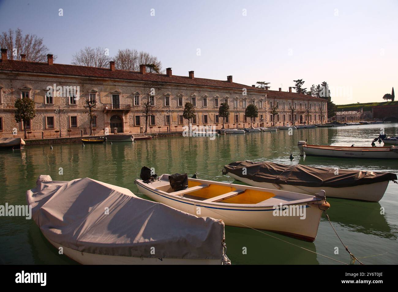 Peschiera del Garda è una delle più caratteristiche del Lago di Garda, sul versante veronese del Lago di Garda, Veneto, Italia Foto Stock