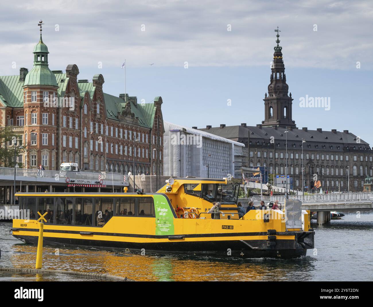 Traghetto per il porto pubblico, Inderhavnen o Inner Harbour, Christianshavn, Copenaghen, Danimarca, Europa Foto Stock