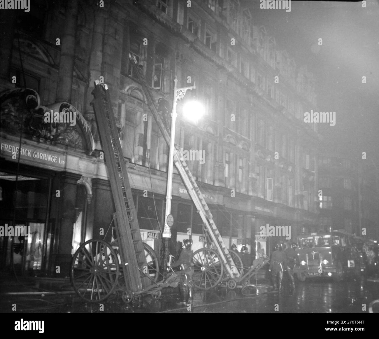 FIRE GORRINGE NEGOZI BUCKINGHAM PALACE ROAD LONDRA 4 GENNAIO 1962 Foto Stock