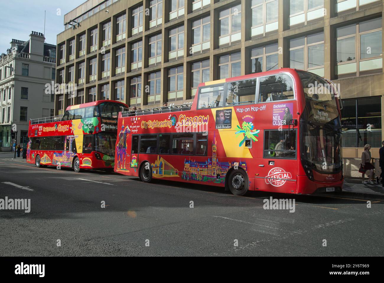 Glasgow, Scozia, settembre 2024, i visitatori possono utilizzare gli autobus rossi ufficiali per un tour della città Foto Stock