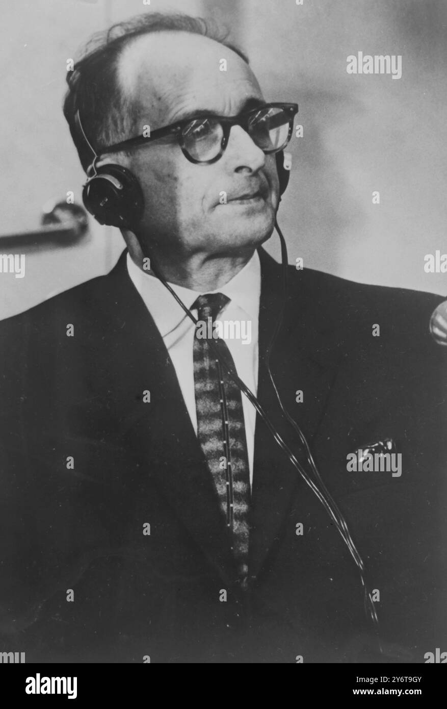 I GIUDICI DELLA LEGGE E DELL'ORDINE ASCOLTANO IL DISCORSO CAPO ACCUSA - ADOLF EICHMANN A GERUSALEMME 15 DICEMBRE 1961 Foto Stock