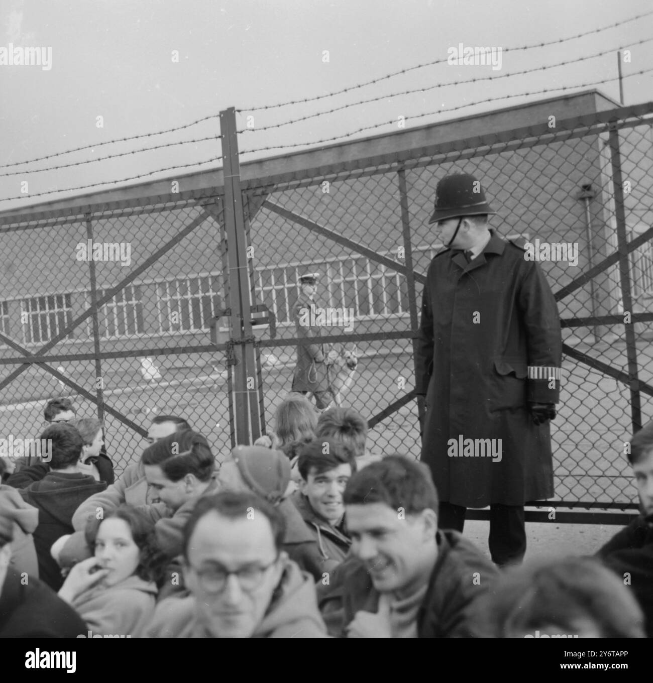 VIETARE LA DIMOSTRAZIONE DI BOMBA A SOUTH RUISLIP IL 10 DICEMBRE 1961 Foto Stock