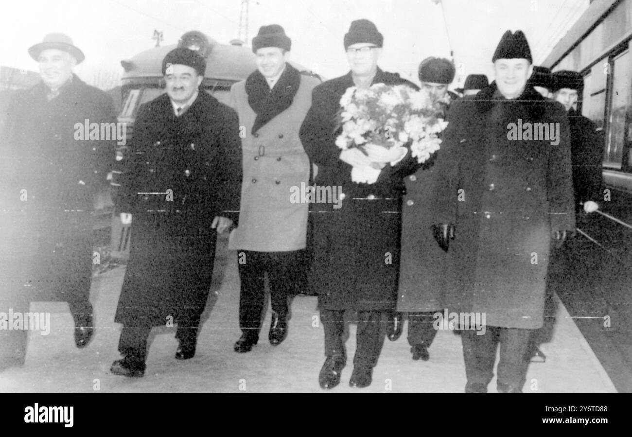 IL PRESIDENTE FINLANDESE URHO KEKKONEN CON ANASTAS MIKOYAN A MOSCA / 23 NOVEMBRE 1961 Foto Stock