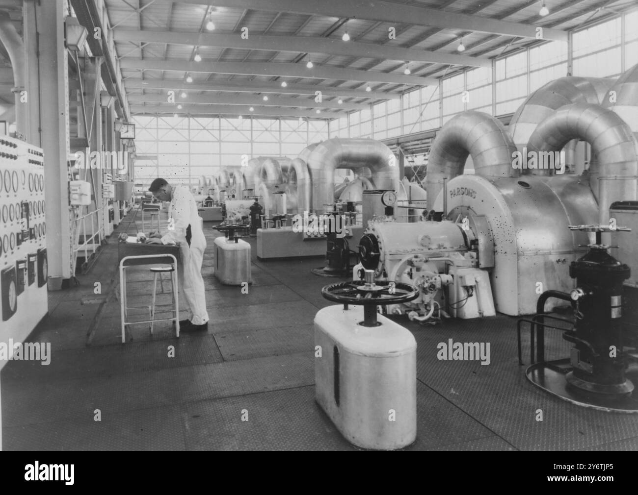 CENTRALI NUCLEARI CALDER HALL 5° COMPLEANNO A BRITIAIN CUMBERLAND TURBINE HALL 18 OTTOBRE 1961 Foto Stock