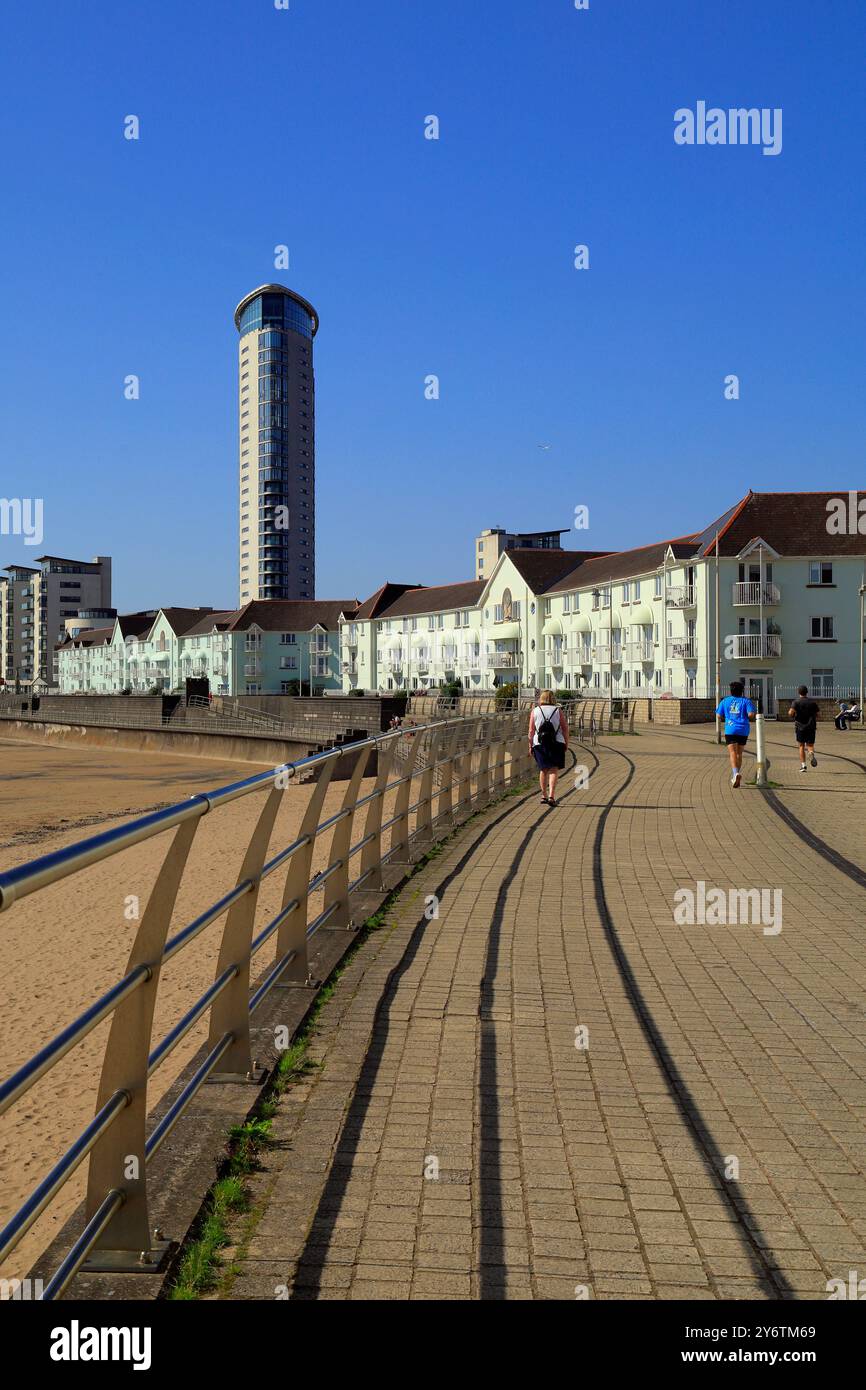 Appartamenti sul lungomare di Swansea e sulla Torre (a Meridian Quay), Swansea, Galles del Sud, Regno Unito. Presa nel settembre 2024 Foto Stock