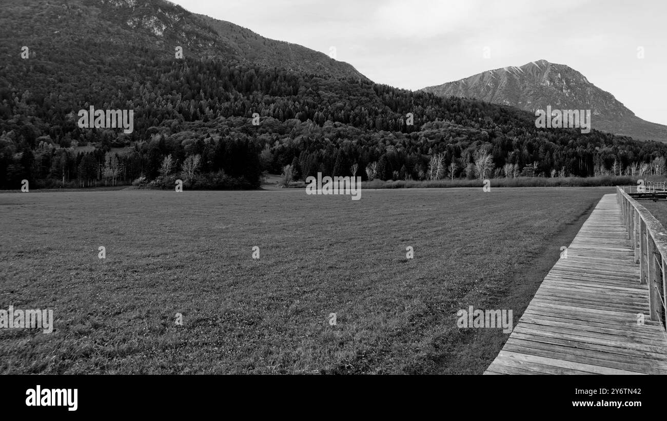 Parco naturale archeologico di Fiavé. Paesaggio autunnale. Provincia di Trento. Trentino alto Adige, Italia Foto Stock