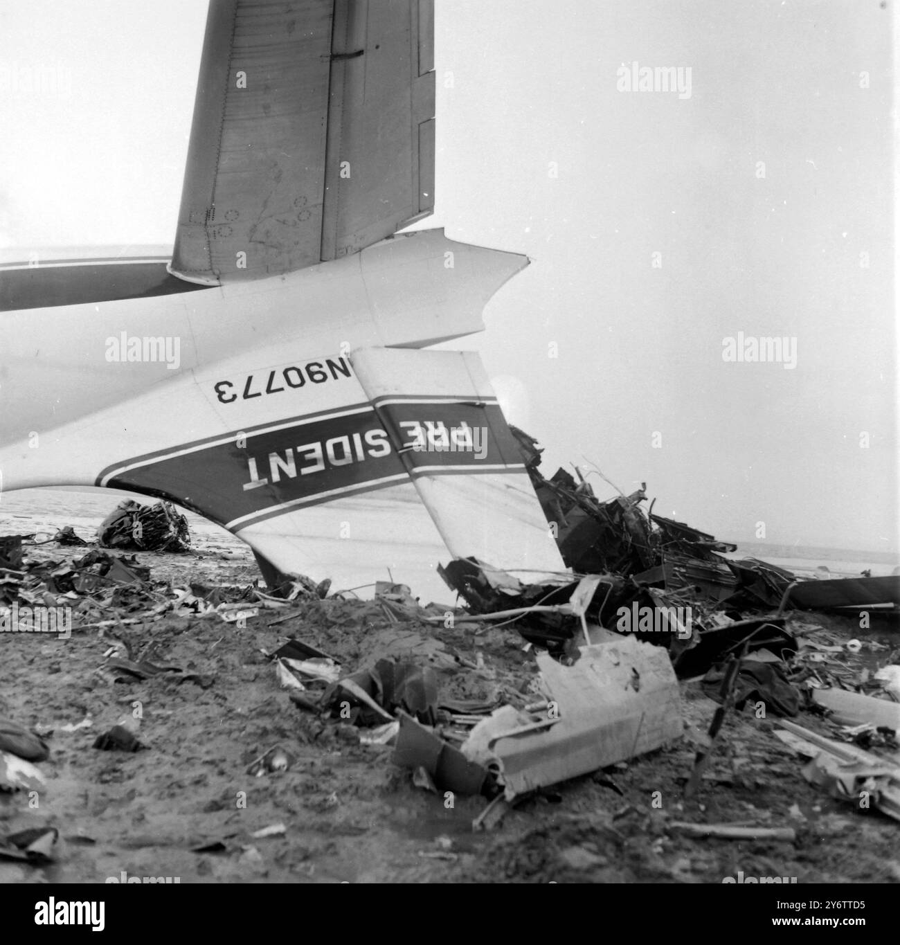 DOUGLAS DC-6 SI È SCHIANTATO A SHANNON, IRLANDA - LAVORO DI SOCCORSO 11 SETTEMBRE 1961 Foto Stock