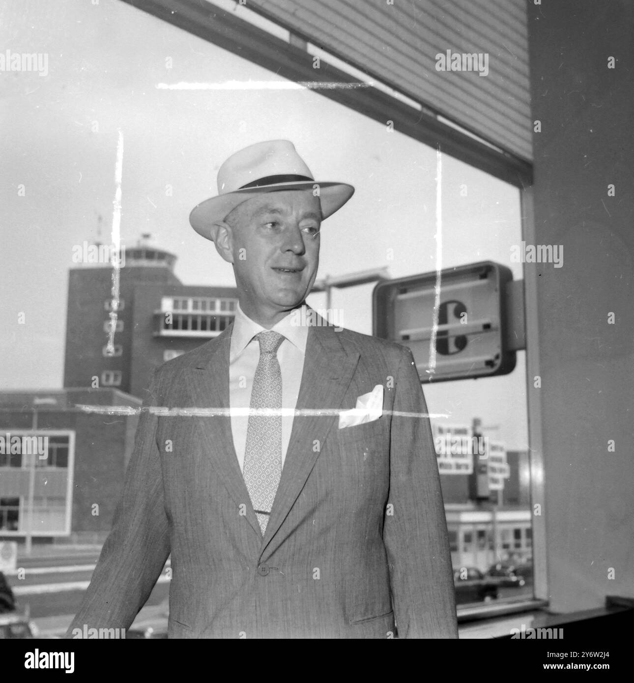 SIR ALEC GUINNESS PARTE PER LA GIORDANIA PER INTERPRETARE FEISAL NEL FILM LAWRENCE IN ARABIA IL 22 LUGLIO 1961 Foto Stock