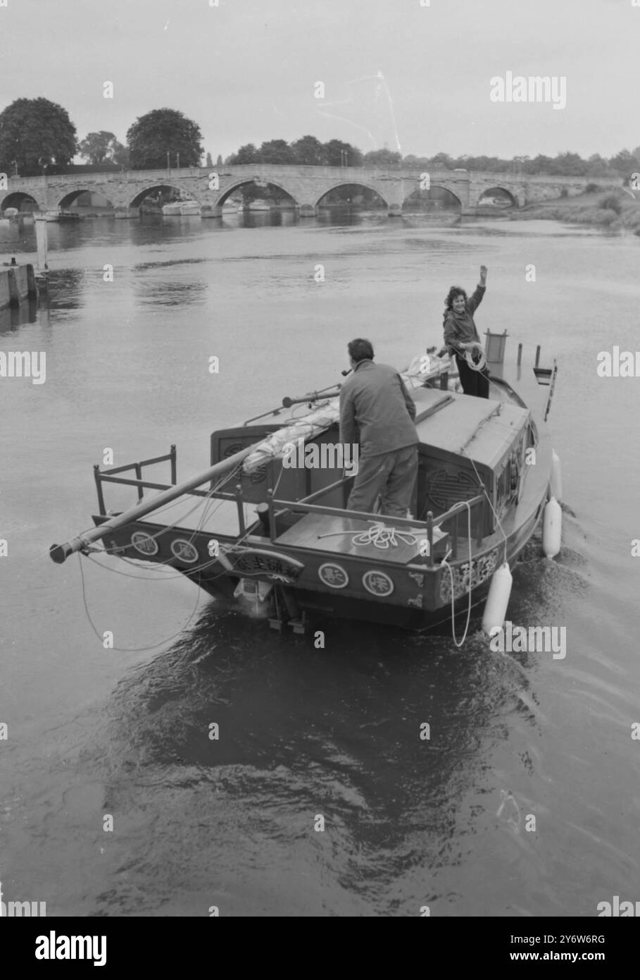 NAVI CINESE SPAZZATURA FIUME TAMIGI 13 GIUGNO 1961 Foto Stock