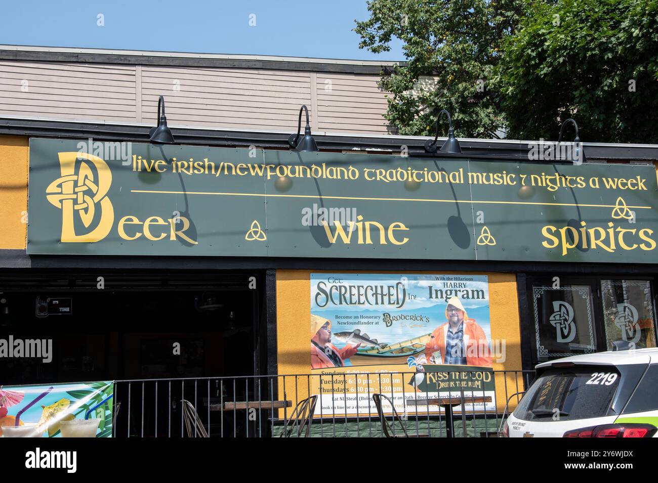 Roderick's pub beer, wine and Spirits sign in George Street, nel centro di St. John's, Newfoundland & Labrador, Canada Foto Stock