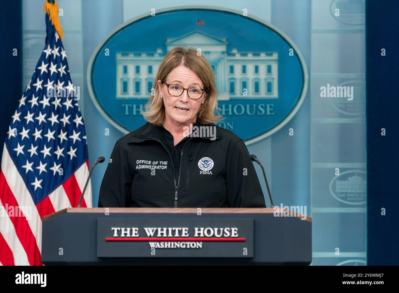 Washington, Stati Uniti d'America. 26 settembre 2024. Washington, Stati Uniti d'America. 26 settembre 2024. L'amministratore della FEMA Deanne Criswell, risponde a una domanda sulla situazione con l'uragano Helene durante un briefing alla White House Briefing Room, 26 settembre 2024 a Washington, DC Credit: Polly Irungu/White House Photo/Alamy Live News Foto Stock