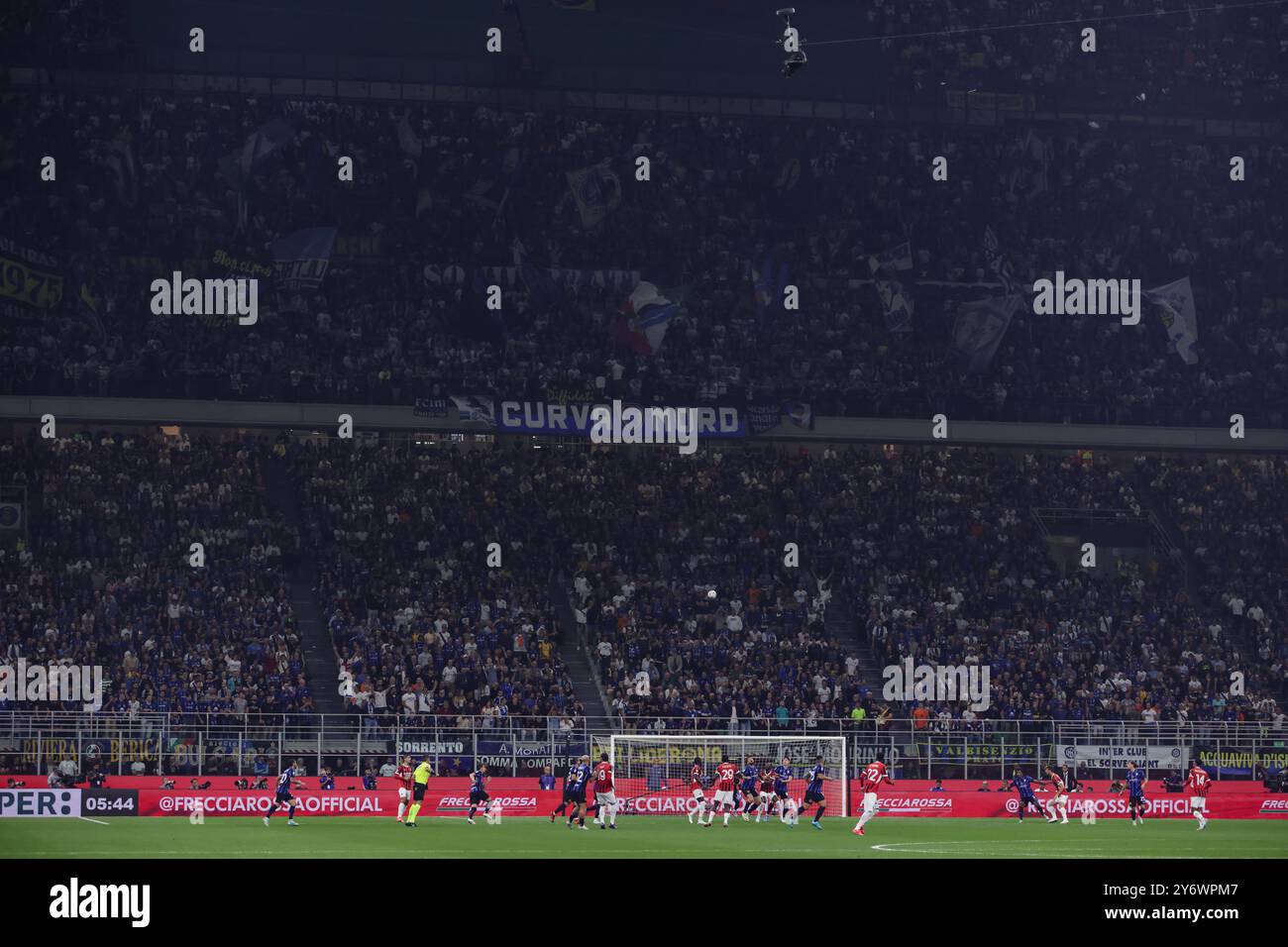 Milano, Italia. 22 settembre 2024. Il FC Inrternazionale hom, e fine dello stadio mancando le solite bandiere in curva a seguito del recente omicidio di un leader degli ultras durante la partita di serie A A Giuseppe Meazza, Milano. Il credito per immagini dovrebbe essere: Jonathan Moscrop/Sportimage Credit: Sportimage Ltd/Alamy Live News Foto Stock