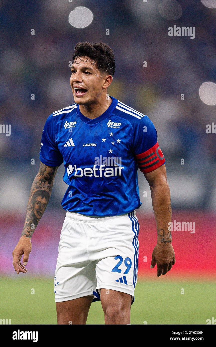 Belo Horizonte, Brasile. 26 settembre 2024. Lucas Romero del Cruzeiro reagisce durante la partita di andata e ritorno dei quarti di finale tra il brasiliano Cruzeiro e il Paraguay Libertad of Copa Sudamericana 2024, allo stadio Mineirao, a Belo Horizonte, Brasile, il 26 settembre 2024. Foto: Gledston Tavares/DiaEsportivo/Alamy Live News crediti: DiaEsportivo/Alamy Live News Foto Stock