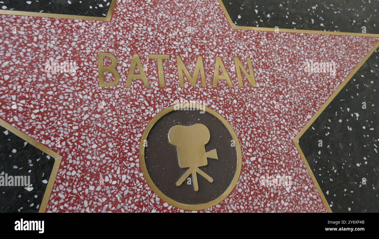 Los Angeles, California, USA 26 settembre 2024 Batman Hollywood Walk of Fame Star su Hollywood Blvd il 26 settembre 2043 a Los Angeles, California, USA. Robert Pattinson, George Clooney, Michael Keaton, Christian Bale e Ben Affleck hanno interpretato Batman nei film. Foto di Barry King/Alamy Live News Foto Stock