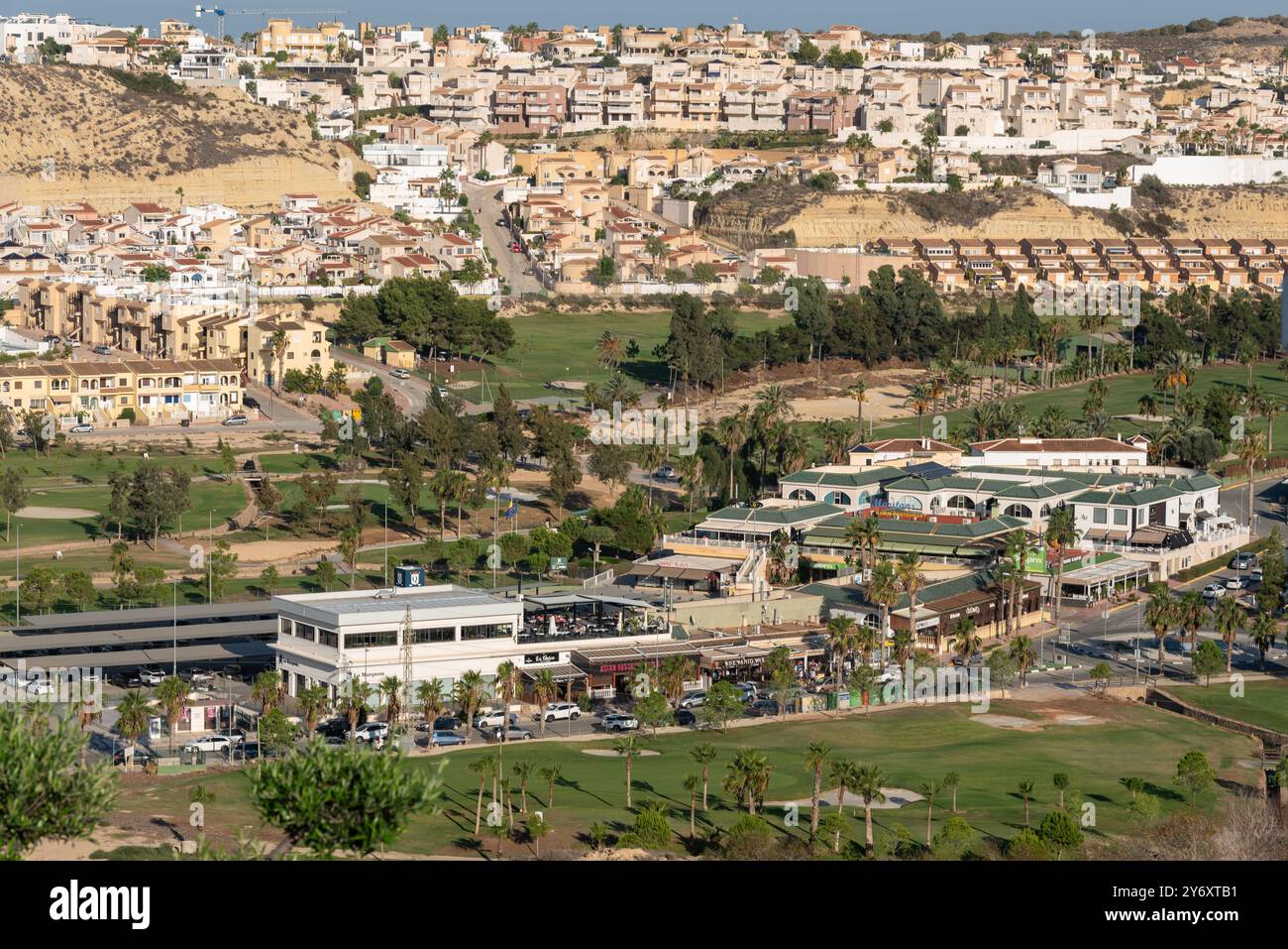 Complesso di golf la Marquesa a Ciudad Quesada, Rojales, provincia di Alicante, Spagna. Campo da golf con ristoranti e negozi, popolare tra gli ex pats britannici Foto Stock