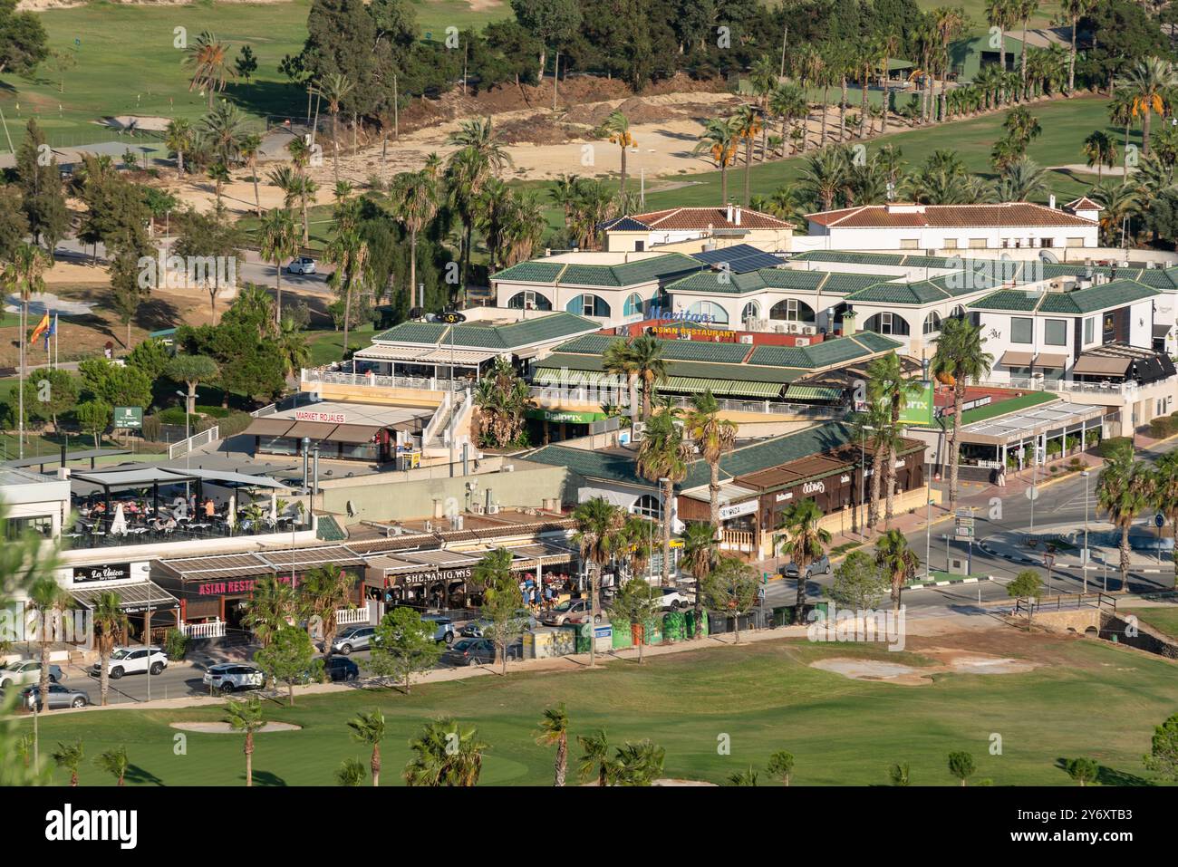 Complesso di golf la Marquesa a Ciudad Quesada, Rojales, provincia di Alicante, Spagna. Campo da golf con ristoranti e negozi, popolare tra gli ex pats britannici Foto Stock