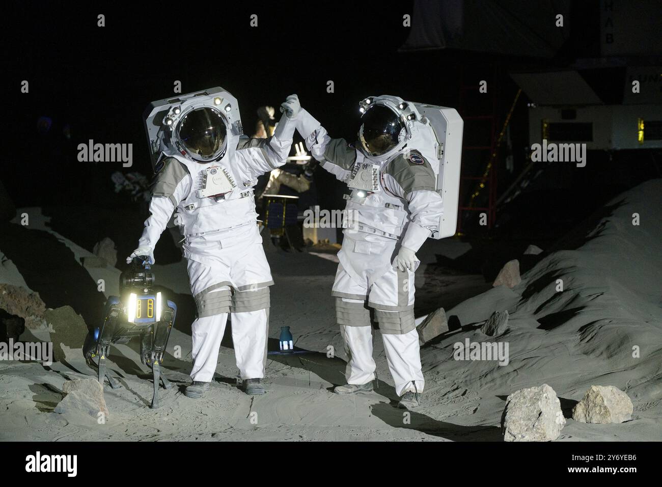 Il German Aerospace Center e l'Agenzia spaziale europea hanno costruito LUNA, una struttura per preparare future missioni lunari astronautiche e robotiche Foto Stock