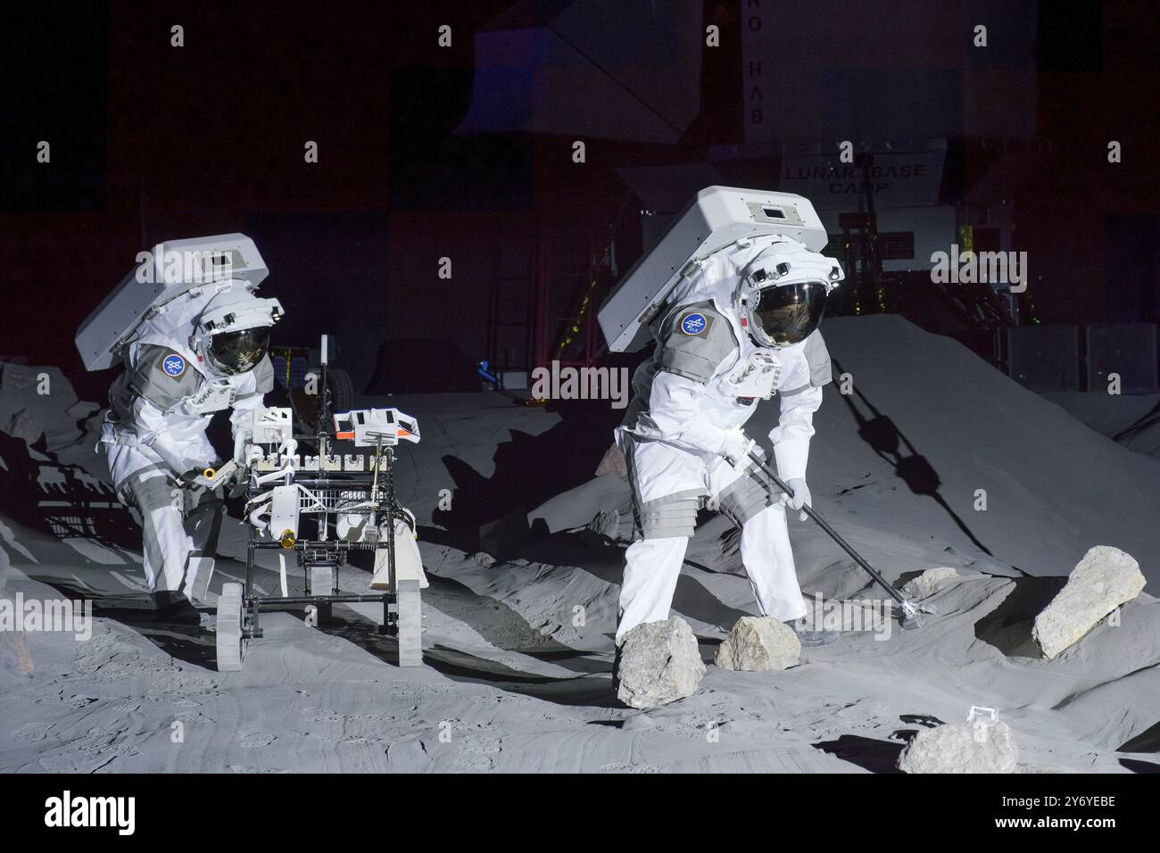 Il German Aerospace Center e l'Agenzia spaziale europea hanno costruito LUNA, una struttura per preparare future missioni lunari astronautiche e robotiche Foto Stock
