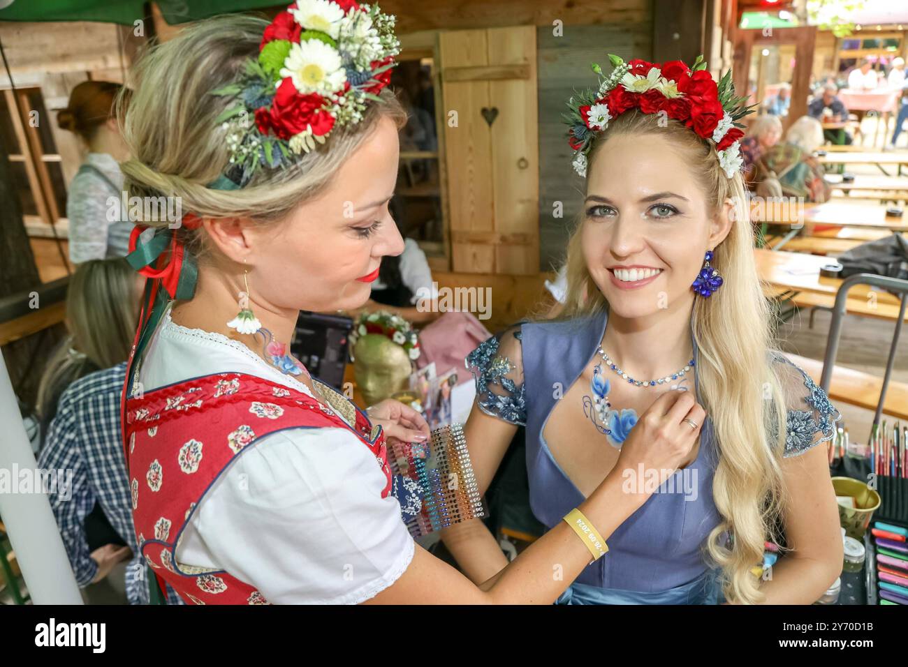 26.09.2024, Wiener Prater/Kaiserwiese, WIENER KAISER WIESN 2024 Eröffnungstag, Oktoberfest a Wien im Bild: Beatrice Turin, WIENER KAISER WIESN 2024 Eröffnungstag *** 26 09 2024, Vienna Prater Kaiserwiese, WIENER KAISER WIESN 2024 giorno di apertura, Oktoberfest a Vienna nella foto Beatrice Torino, WIENER KAISER WIESN 2024 giorno di apertura Foto Stock