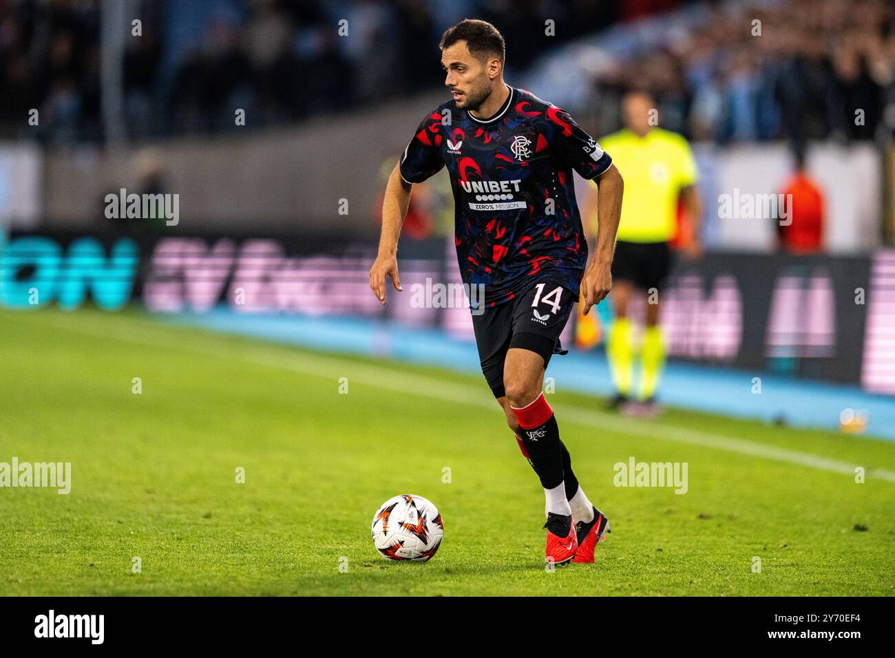 Nedim Bajrami (14) dei Rangers FC visto durante la partita UEFA Europa League tra Malmo FF e Rangers FC all'Eleda Stadion di Malmo. Credito: Gonzales Photo/Alamy Live News Foto Stock