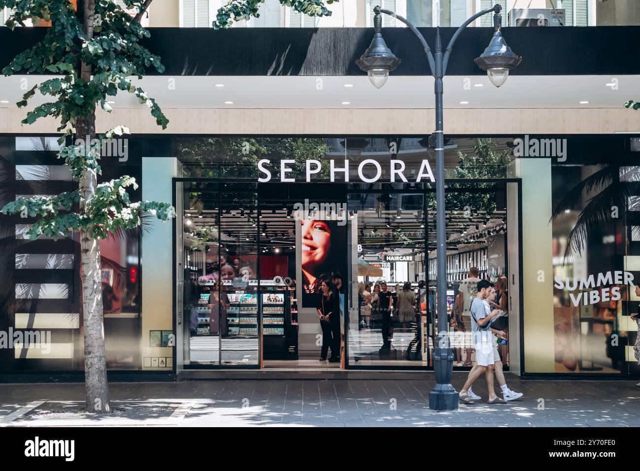 Nizza, Francia - 27 luglio 2024: La facciata della boutique Sephora nel centro di Nizza Foto Stock