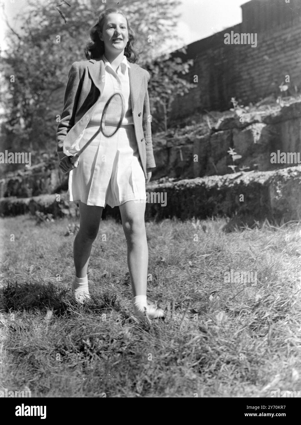 JUNIORS IN CERCA Di Un TITILE il primo campionato Junior della Women's Squash Rackets Association iniziò al New Grampians Club , Shepherd's Bush , Londra . Il nuovo Concorso è rivolto a giocatori di età inferiore ai 21 anni . 26 aprile 1949 Foto Stock
