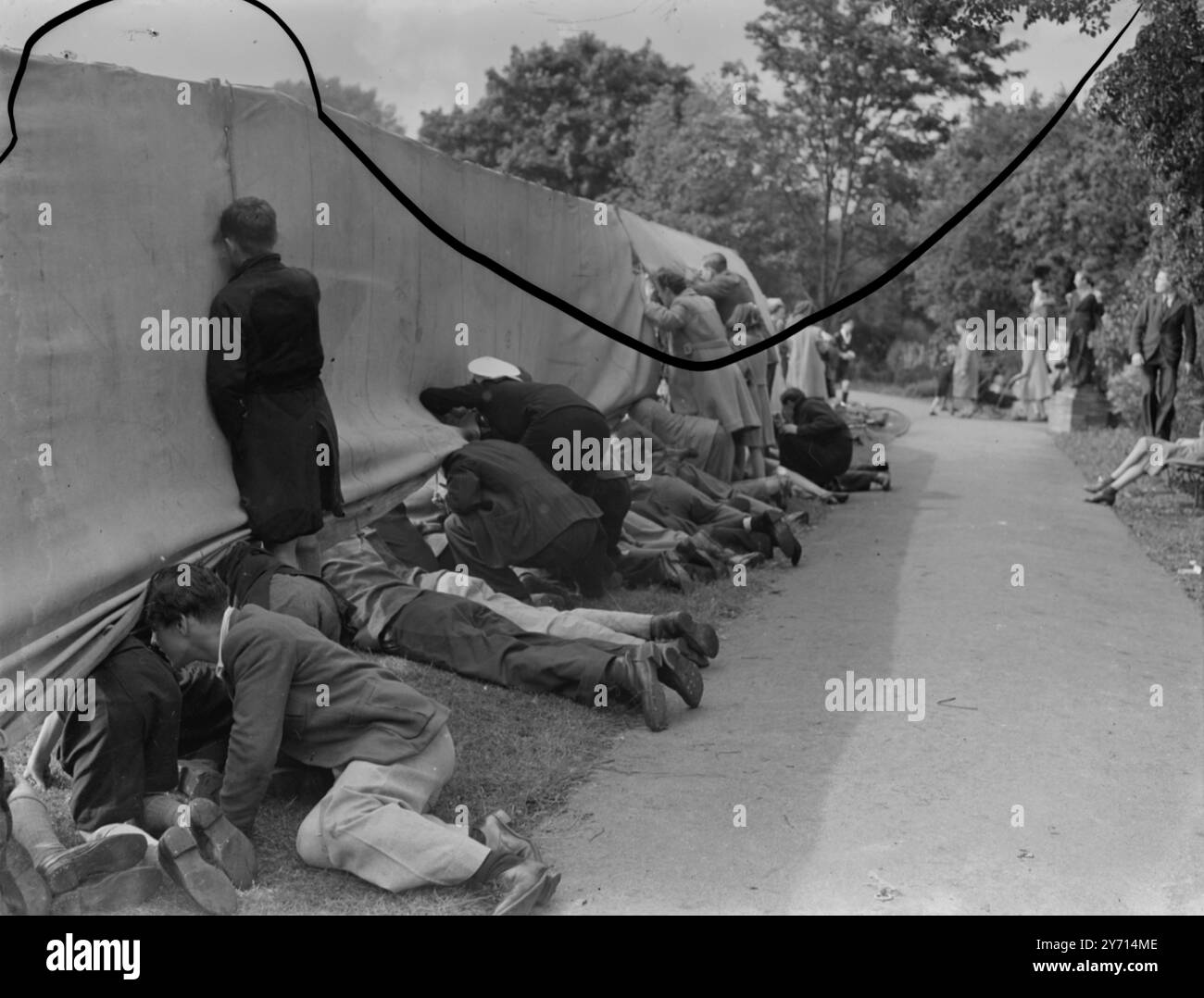 Peeping Toms - ( canvas)1940 Foto Stock