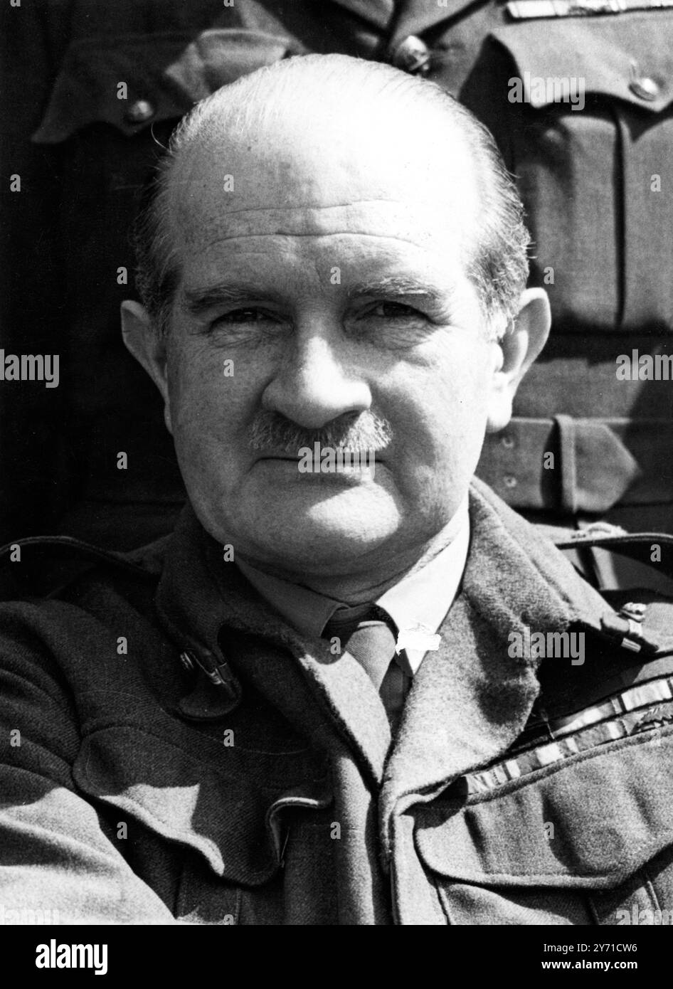 Slim di Birmania, nominato C.I.G.S. nuovo Capo dello Stato maggiore Imperiale, è quasi certo che sia il generale Sir William (Bill) Joseph Slim. La selezione formale di un successore in questo incarico al feldmaresciallo visconte Montgomery fu uno dei primi doveri statali in attesa del re al suo ritorno da Balmoral oggi. Si prevede che presto verrà fatto un annuncio nella London Gazette. Il generale Slim, comandante dell'esercito birmano britannico in tempo di guerra, ha 57 anni. Ora fa parte dell'esecutivo ferroviario della Commissione trasporti. 8 ottobre 1948 Foto Stock