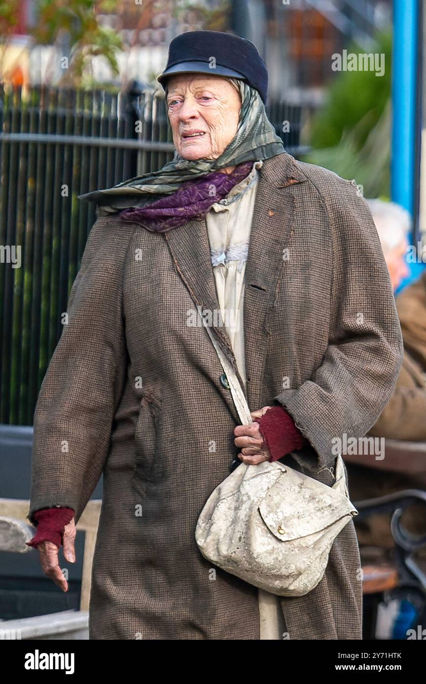 Dame Maggie Smith filma Lady in the Van a Broadstairs Foto Stock