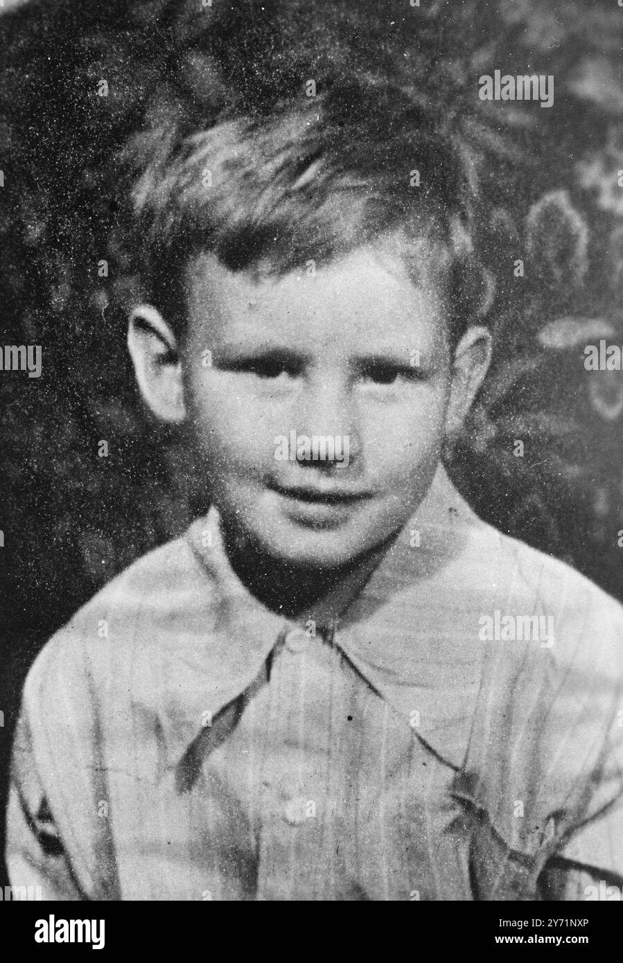 Le autorità di polizia hanno pubblicato oggi una fotografia di MICHAEL JOHN WADE, di sei anni, di Carpenter Gardens, Winchmore Hill, Londra, scomparsa da lunedì 26 aprile. Quel giorno il ragazzo lasciò la sua casa con la sorella minore. Si separarono per giocare, e intorno alle 3,30 il ragazzo fu visto giocare a calcio in una strada vicino al Capitol Cinema. All'inizio del giorno successivo il ballo del ragazzo fu trovato vicino alle chiuse del New River a Middleton Wood Green. Le indagini mostrano che il ragazzo è stato visto l'ultima volta alle 20 della sera precedente mentre giocava con un altro ragazzo. Il fiume è stato trascinato per più di Foto Stock