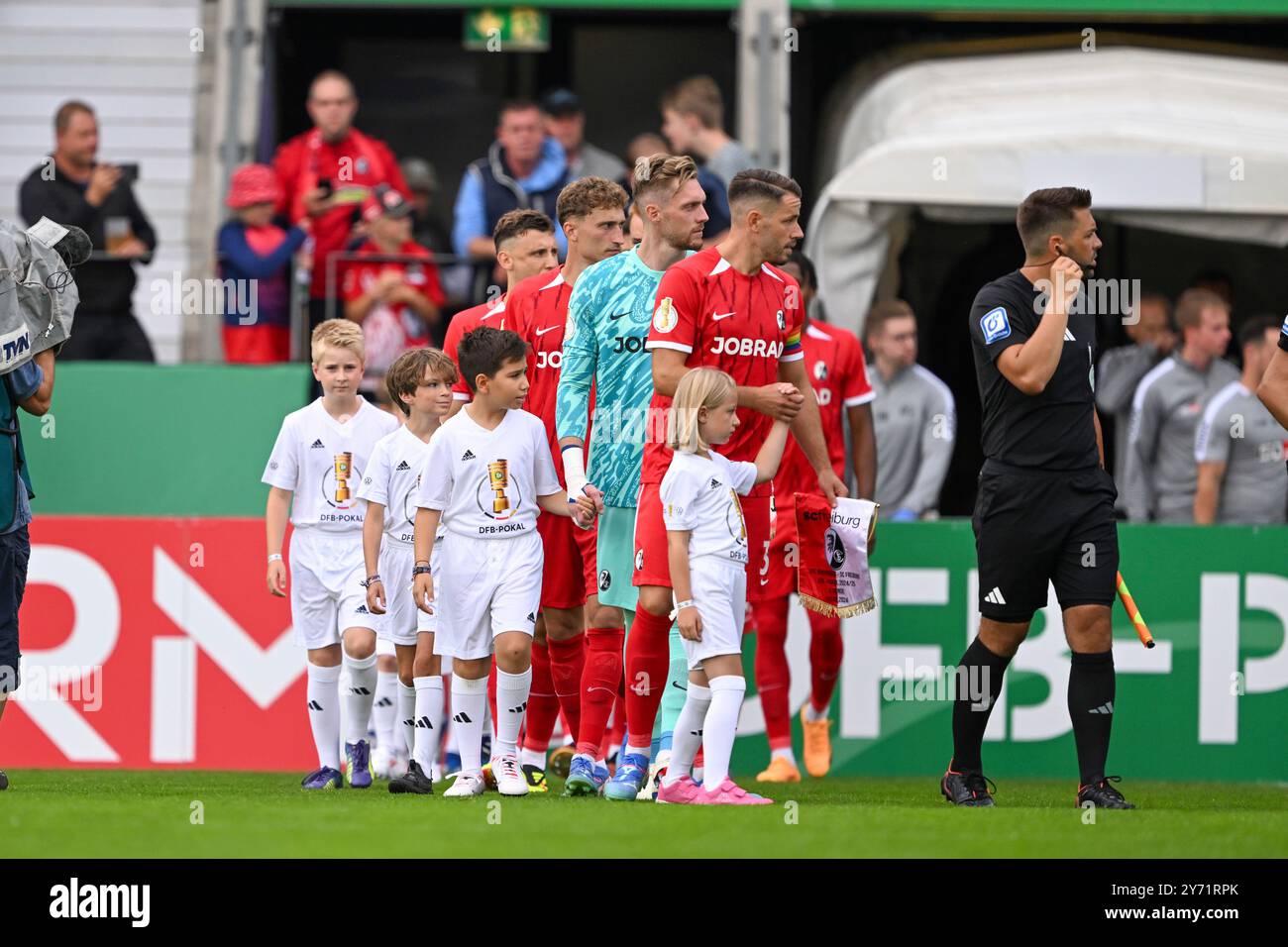 DFB Pokal - VfL Osnabrück - SC Freiburg AM 17.08.2024 an der Bremer Brücke a Osnabrück foto: Osnapix Foto Stock