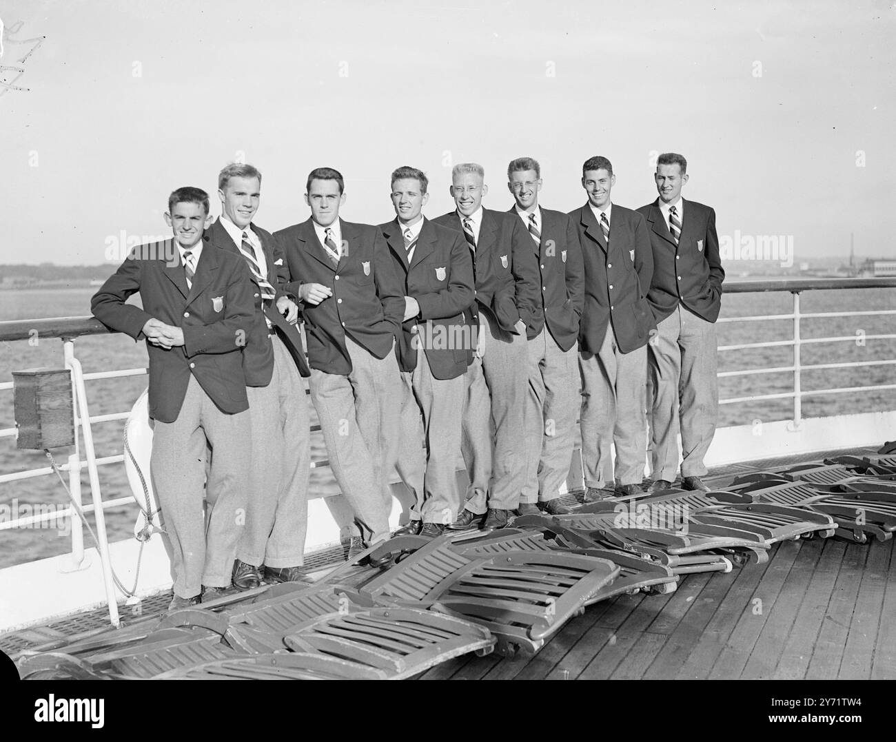 "Oarsmen olimpici" - arriva la squadra olimpica americana. I membri delle squadre di canottaggio olimpico americane fotografati all'arrivo a Southampton a bordo della SS "America". Da sinistra a destra - Alan Morgan, Wade DE Turner, Gates, Westland, Buvick, Giovanelli e Will. 21 luglio 1948 Foto Stock